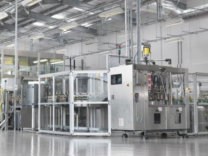 FABRICAÇÃO: A Vivix Glass transferiu a engenharia para a nuvem reduzindo seus custos. Esse moderno produtor de vidro utiliza o CONNECT para compartilhar um modelo digital da sua fábrica com parceiros de engenharia, ajudando a reduzir os custos e a dependência da TI.